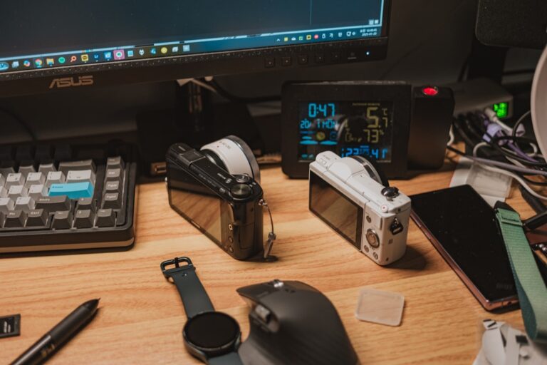 How to Choose the Perfect Gadgets for Your Home Office